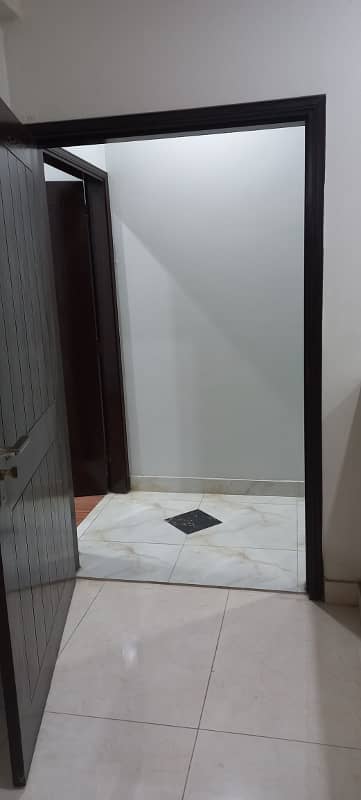Flat for rent with Lift and car parking 15
