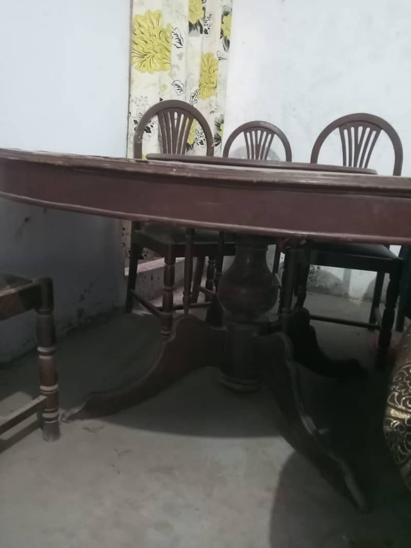 Dinning table, good quality wood, used, without chairs 2