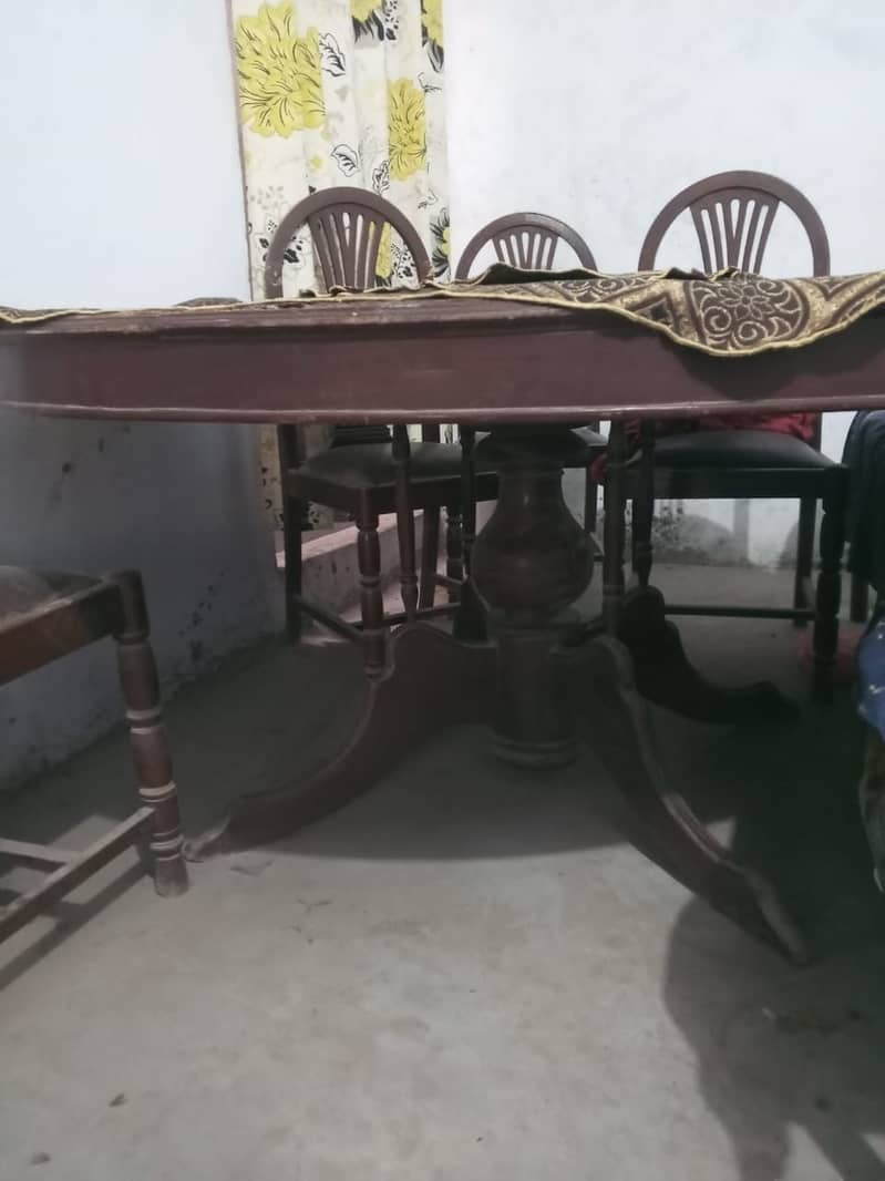 Dinning table, good quality wood, used, without chairs 3