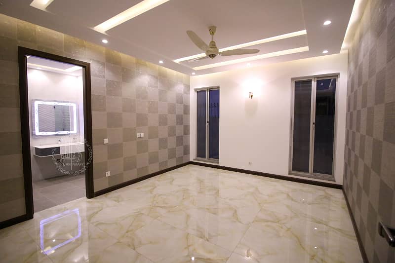 01 KANAL GLORIOUS & MAGNIFICENT HOUSE FOR RENT IN DHA PHASE 6 28