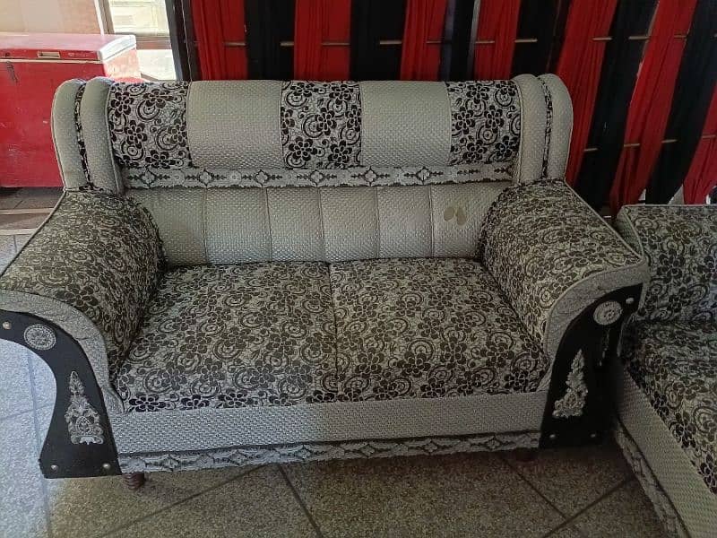 Sofa Set 3 2 and 1 seater in good condition 1