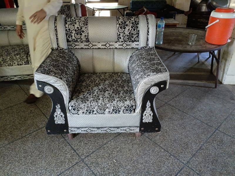 Sofa Set 3 2 and 1 seater in good condition 2