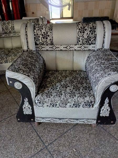 Sofa Set 3 2 and 1 seater in good condition 3