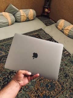 Macbook Pro Late 2017 16/256gb