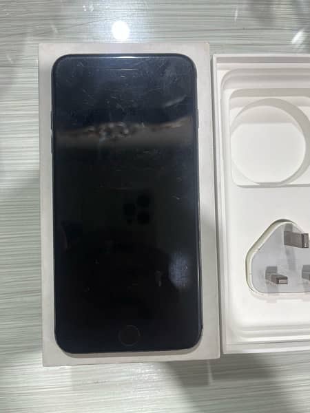 iphone 7 plus 128gb pta approved with original box and chatger 2