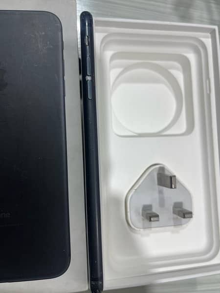 iphone 7 plus 128gb pta approved with original box and chatger 3