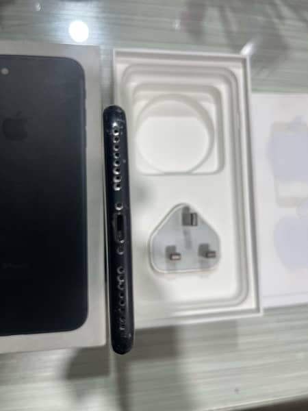 iphone 7 plus 128gb pta approved with original box and chatger 4
