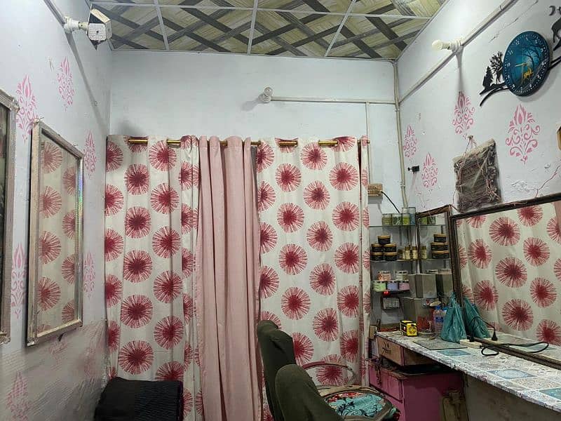 Running beauty parlour for Sell 4