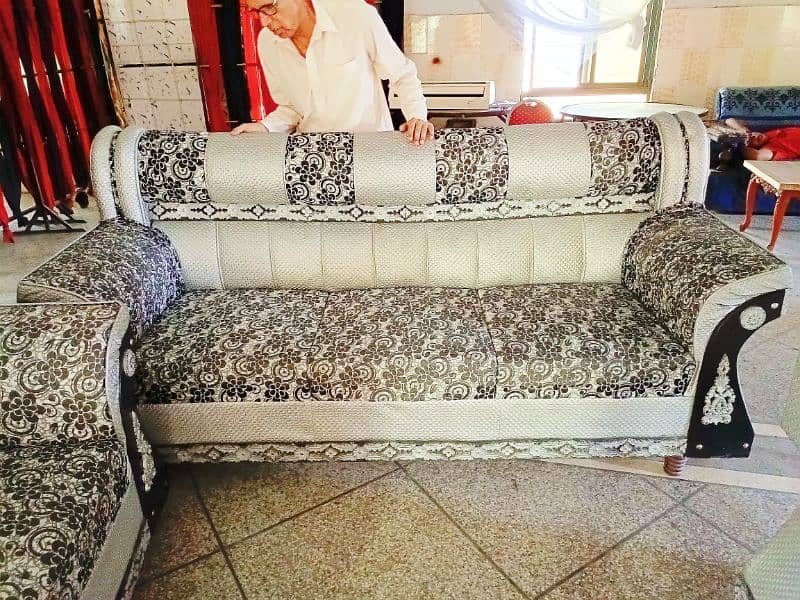 Sofa Set 3 2 and 1 seater in good condition 0