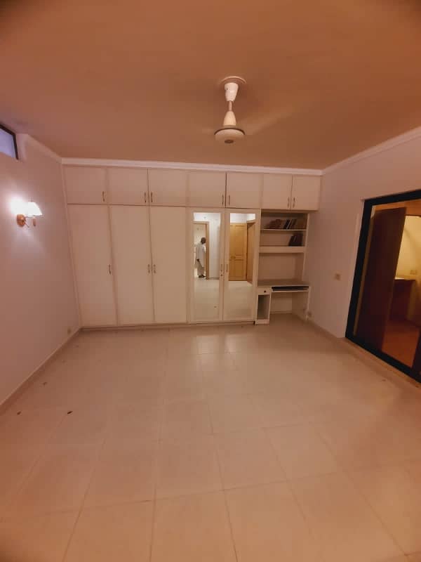 Prime Location Kanal House With 7 Bed And Swimming Pool In DHA Phase 5 Block F 11