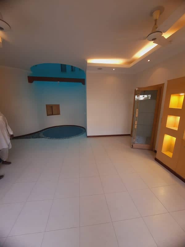 Prime Location Kanal House With 7 Bed And Swimming Pool In DHA Phase 5 Block F 27