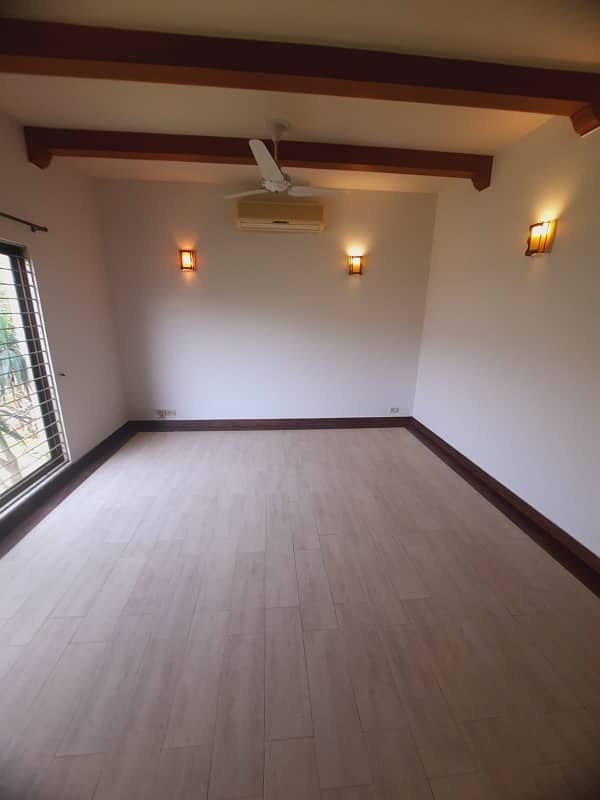 Prime Location Kanal House With 7 Bed And Swimming Pool In DHA Phase 5 Block F 28