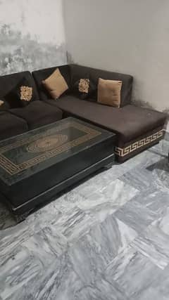 L shaped sofa in very good condition 0