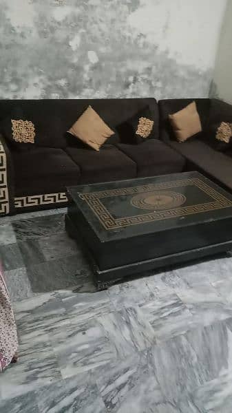 L shaped sofa in very good condition 2
