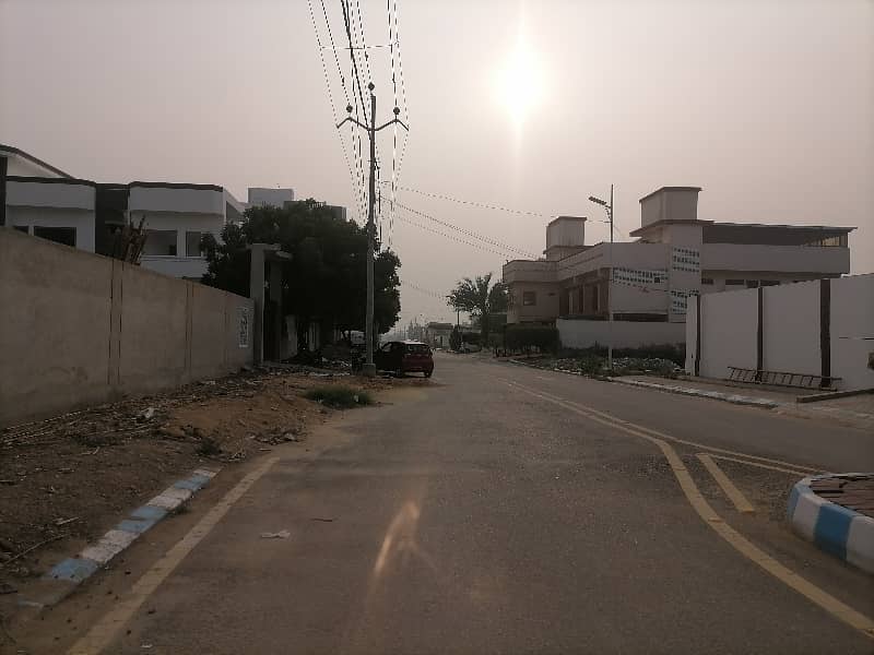 Prime Location Meerut Society Residential Plot Sized 400 Square Yards 2