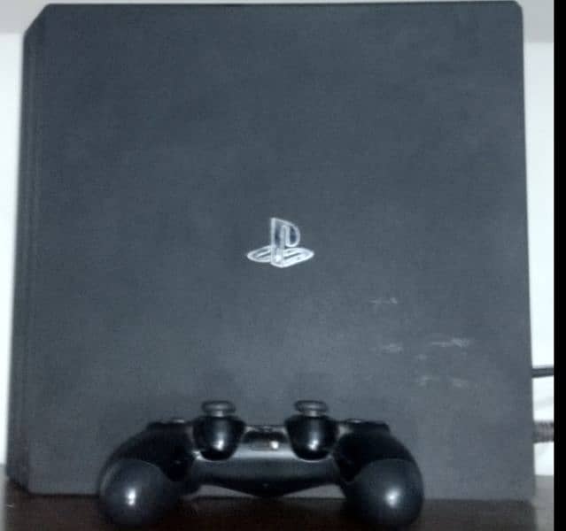 PS4 pro 1 tb -black along with 2 games(CDs) 1
