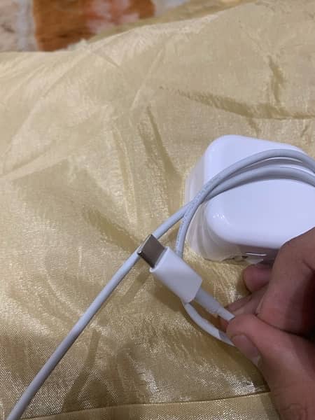 20 w iphone charger+cable bilkul new h 5