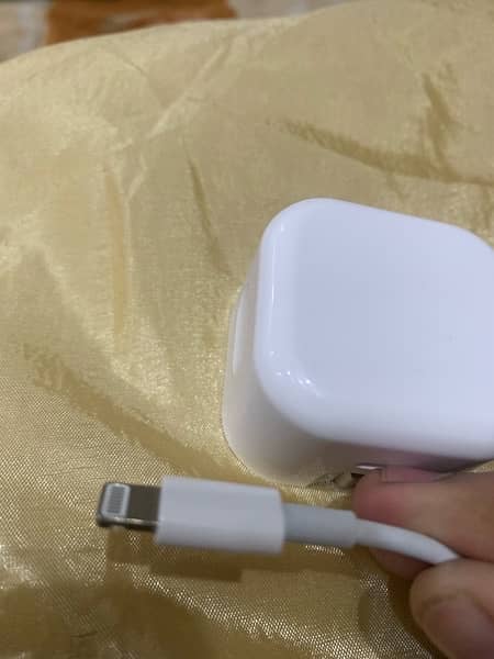 20 w iphone charger+cable bilkul new h 6