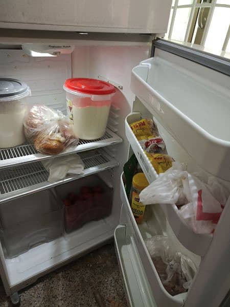 Dawlance Refrigerator Big Size Home Use Neat and Clean 1