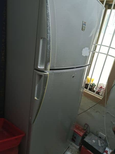 Dawlance Refrigerator Big Size Home Use Neat and Clean 4