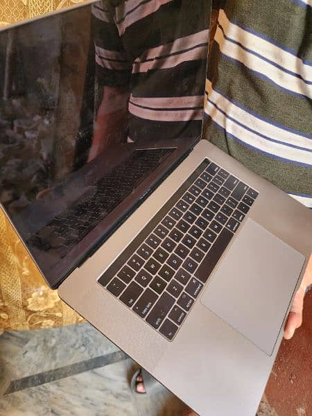 Apple MacBook Pro 2017 , Core i7 , 15Inch 0