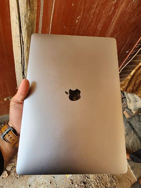 Apple MacBook Pro 2017 , Core i7 , 15Inch 3