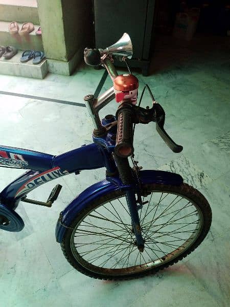 9/10 condition bicycle for sale, blue color 0