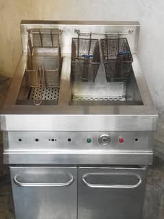Fryers for sale urgently sub Saman ha bulkul final price 35,000 hazar