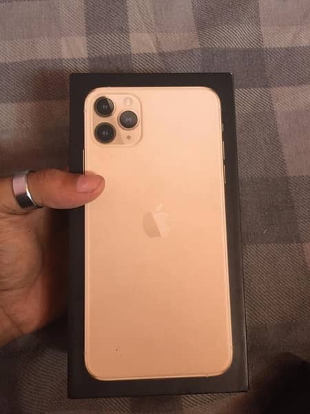 Iphone 11 pro max with box 1