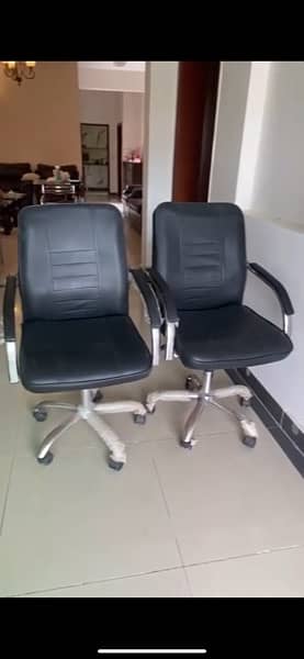 office chairs available in v good condition like new 1