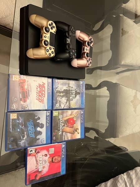 PlayStation 4 in good condition with box including travelling bag 0