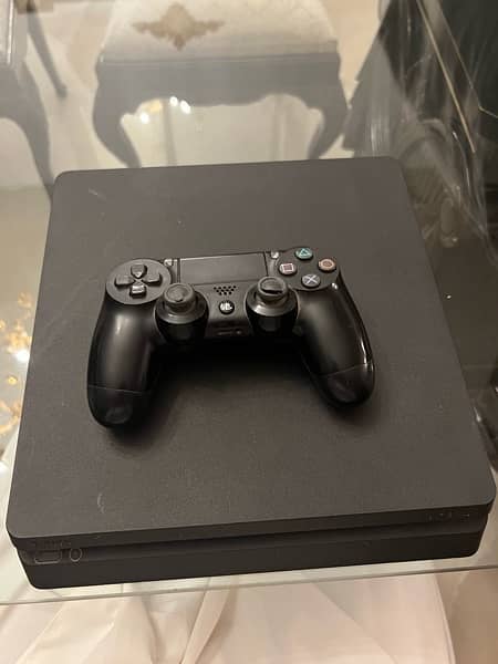 PlayStation 4 in good condition with box including travelling bag 1
