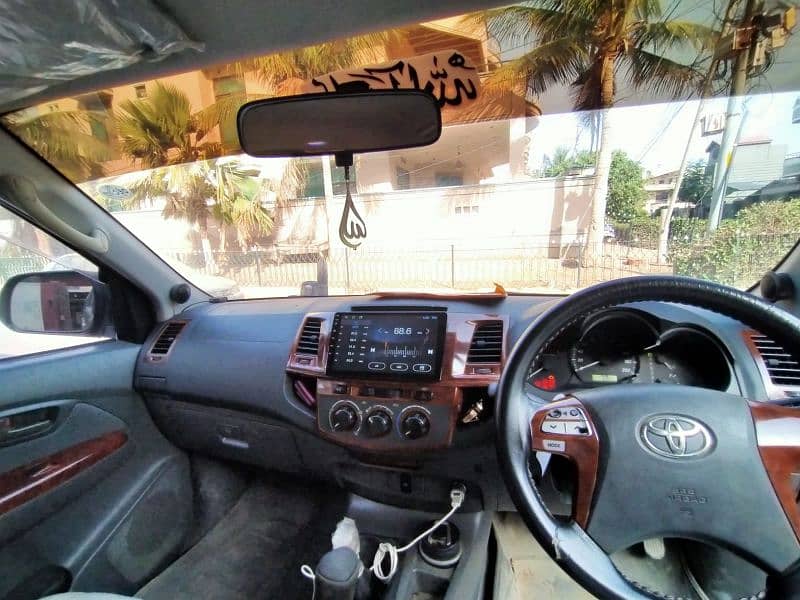 Toyota Hilux 2012 1