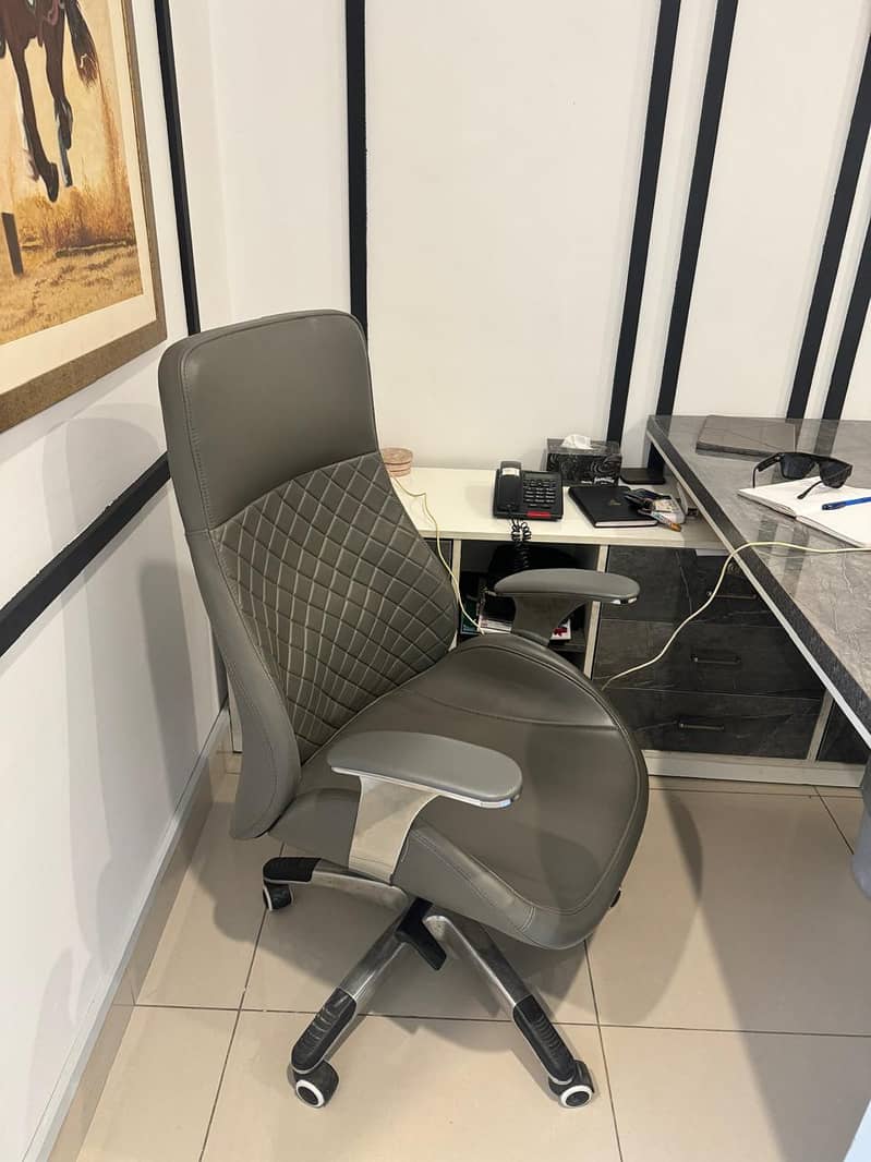 OFFICE CHAIR AND TABLE FOR SALE 4