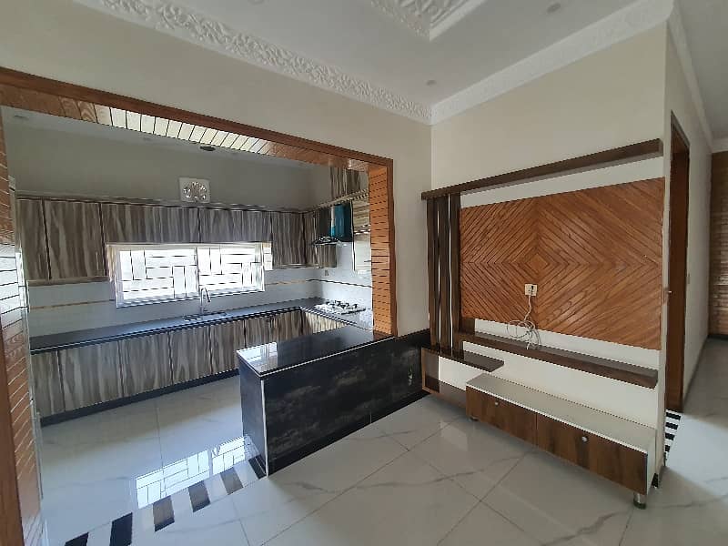 10 MARLA SPECIOUS HOUSE FOR SALE | PRIME LOCATION| NEAR TO MARKET & AMENITIES 10
