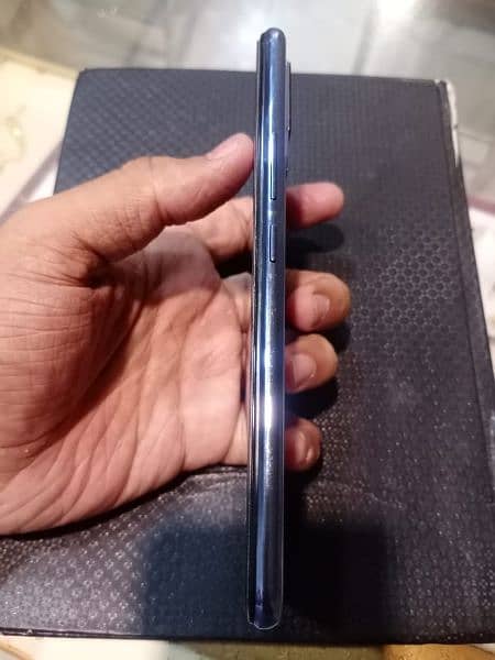 Vivo V21E complete box 9.5/10 1