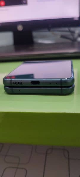 Samsung Flip 3 with Box 5