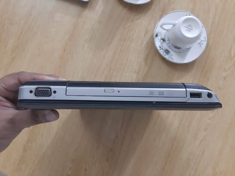 Dell Latitude i3 2