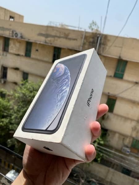 iphone XR 64gb with box 6