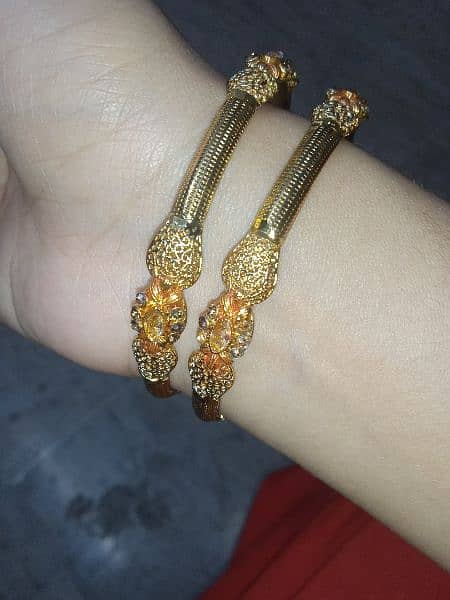 Brand New bangles looks like gold medium and large size k 2