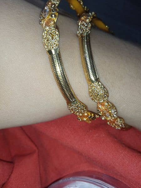 Brand New bangles looks like gold medium and large size k 3