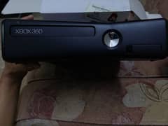 X-Box 360 slim - 50 games - 2 controllers