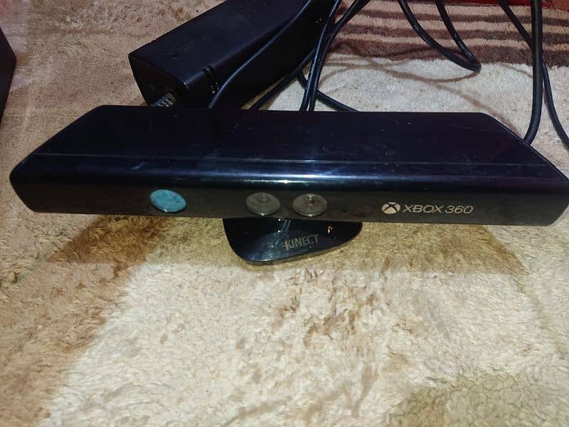 Xbox 360e with kinect 4