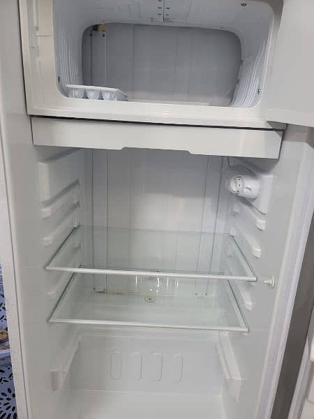 10/10 Dawlance Fridge best for small family 3