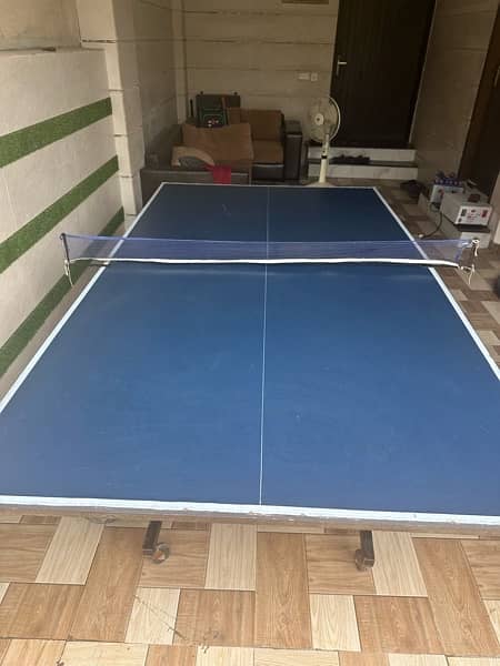 Table Tennis with Rackets in Good Condition 0