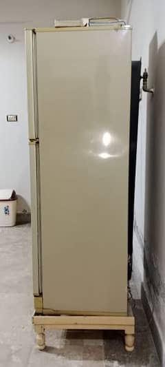 4 to 5 years used fridge. PEL. KOI FAULT NI HA like new 03042803130Wats