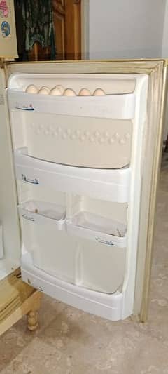 4 to 5 years used fridge. PEL KOI FAULT NI HA like new 03042803130Wats
