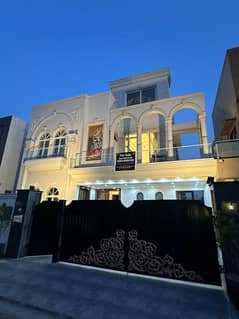 Top notch 10 Marla Ultra Luxury House Is Up For Sell In Secter C