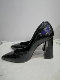branded black leather  heels for sale size 36