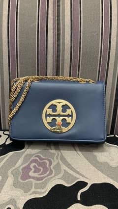 i am selling my crossbody bag just one month use
